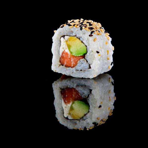 Uramaki de salmón y queso